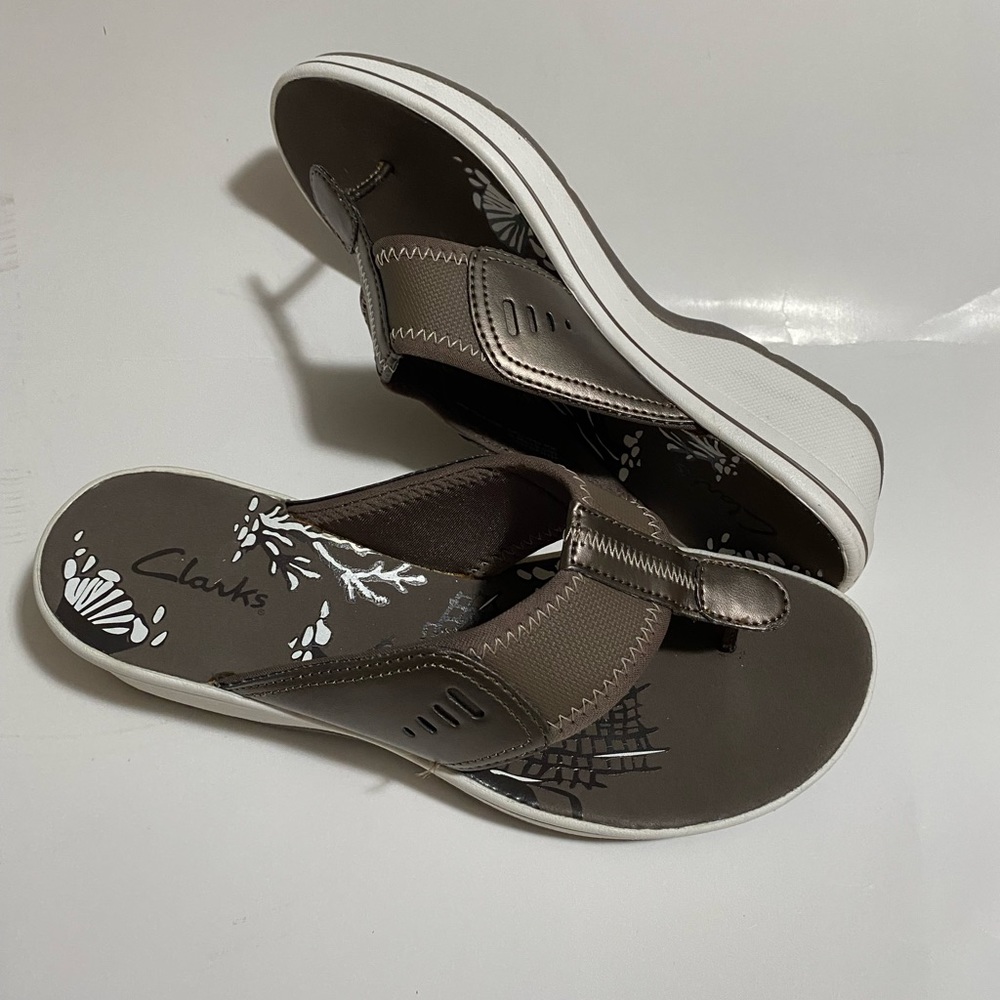 NWT, CLARKS,Brown/Bronze color sandals, Comfort cushion.